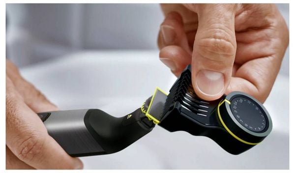 Produktbild: Philips OneBlade Pro 360 K&ouml;rperhaartrimmer, Pr&auml;zisions Trimmer, Rasierer Chrom