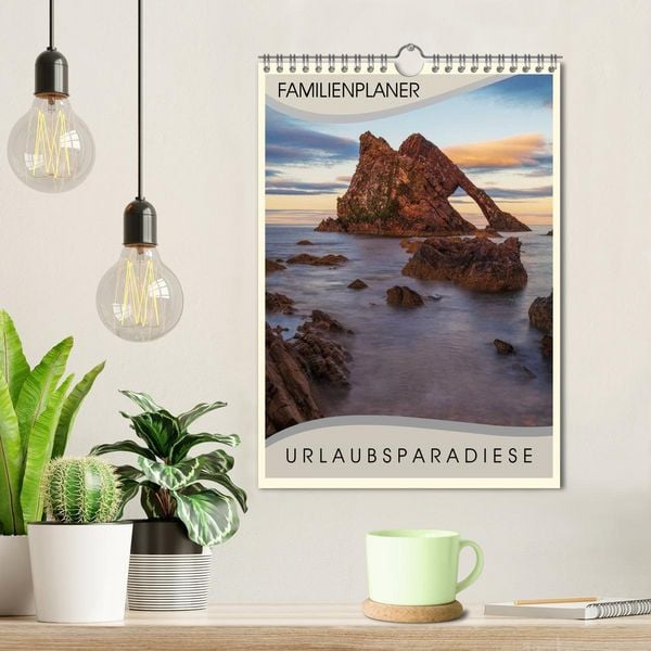 Produktbild: Urlaubsparadiese - Familienplaner (Wandkalender 2026 DIN A4 hoch), CALVENDO Monatskalender