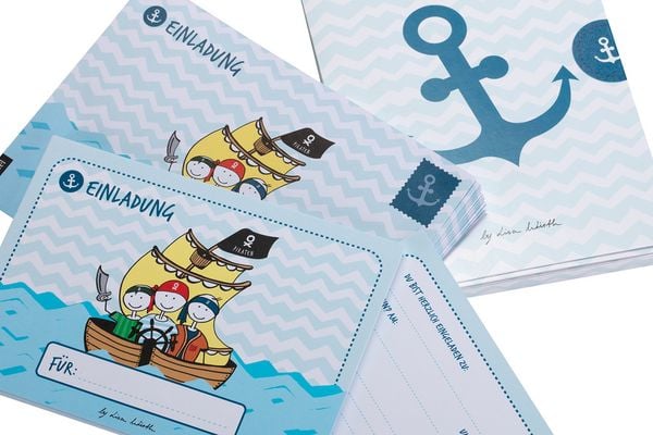 Produktbild: 12 Einladungskarten Geburtstag Junge (Piraten). Handgemachte Geburtstag Einladungskarten zum Kindergeburtstag incl. 12 liebevollen Hand designten Briefumschl&auml;gen. Verpackt in einer wundervollen hochwertigen Karton Box. By Lisa Wirth