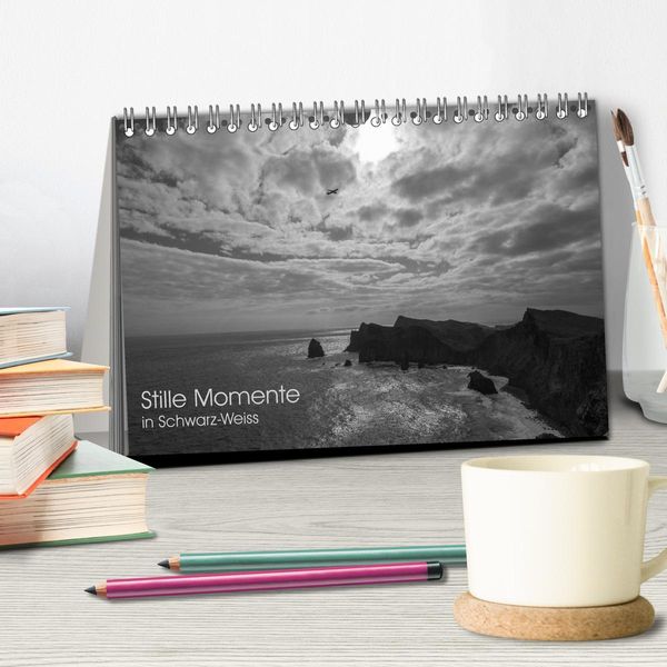 Produktbild: Stille Momente in Schwarz-Weiss (Tischkalender 2026 DIN A5 quer), CALVENDO Monatskalender