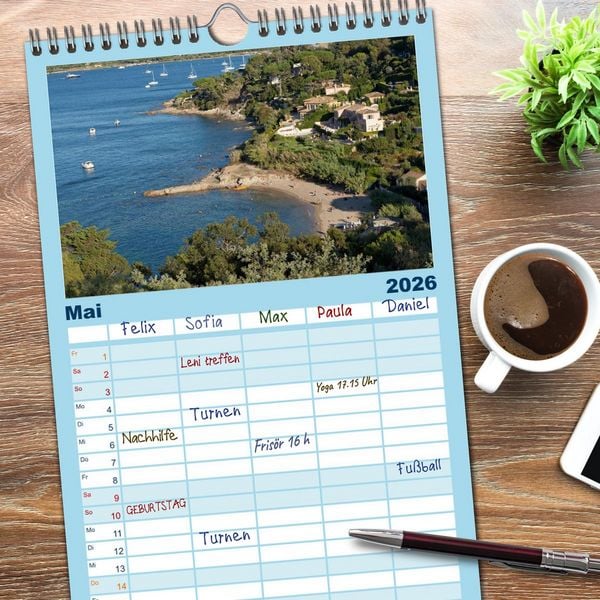 Produktbild: Familienplaner 2026 - C&ocirc;te d&rsquo;Azur - Sehnsuchtsort am Mittelmeer mit 5 Spalten (Wandkalender, 21 x 45 cm) CALVENDO