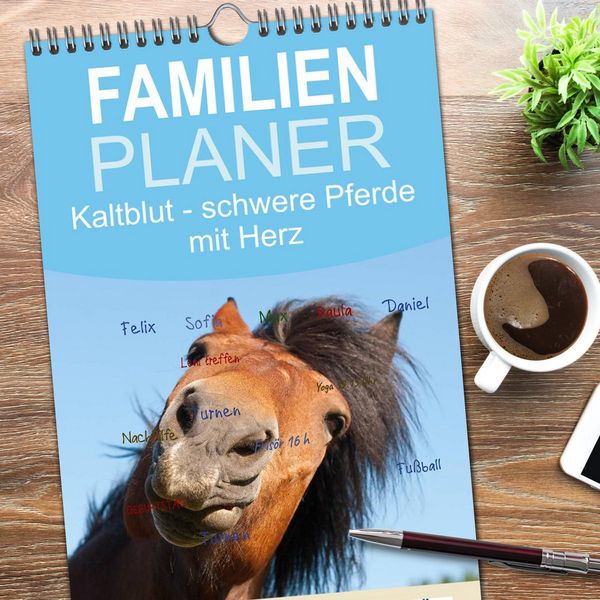 Produktbild: Familienplaner 2026 - Kaltblut - schwere Pferde mit Herz mit 5 Spalten (Wandkalender, 21 x 45 cm) CALVENDO
