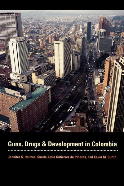 Produktbild: Guns, Drugs, and Development in Colombia