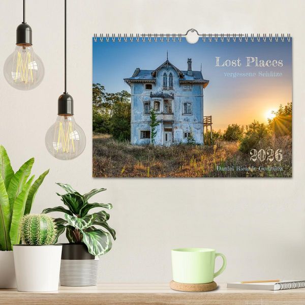 Produktbild: Lost Places - vergessene Sch&auml;tze (Wandkalender 2026 DIN A4 quer), CALVENDO Monatskalender