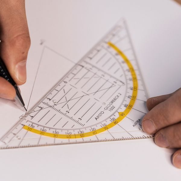 Produktbild: ARISTO Geodreieck 16 cm mit Facette und Tuschenoppen