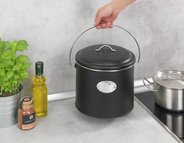 Produktbild: Komposteimer Mod. Nero 6 L, inklusive 3 Aktivkohlefiltern zum Wechseln