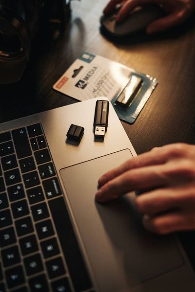 Produktbild: MyMEDIA My USB 2.0 Drive 8GB USB-Stick 8GB Schwarz 69260 USB-A (USB 2.0)