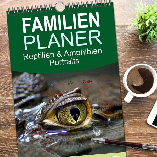 Produktbild: Familienplaner 2026 - Reptilien & Amphibien Portraits mit 5 Spalten (Wandkalender, 21 x 45 cm) CALVENDO