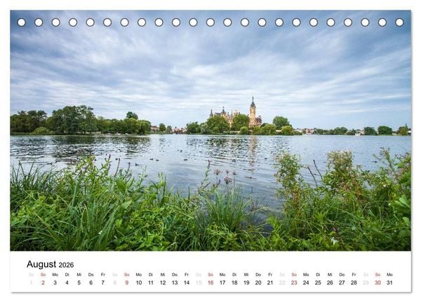 Produktbild: Schweriner M&auml;rchenschloss (Tischkalender 2026 DIN A5 quer), CALVENDO Monatskalender