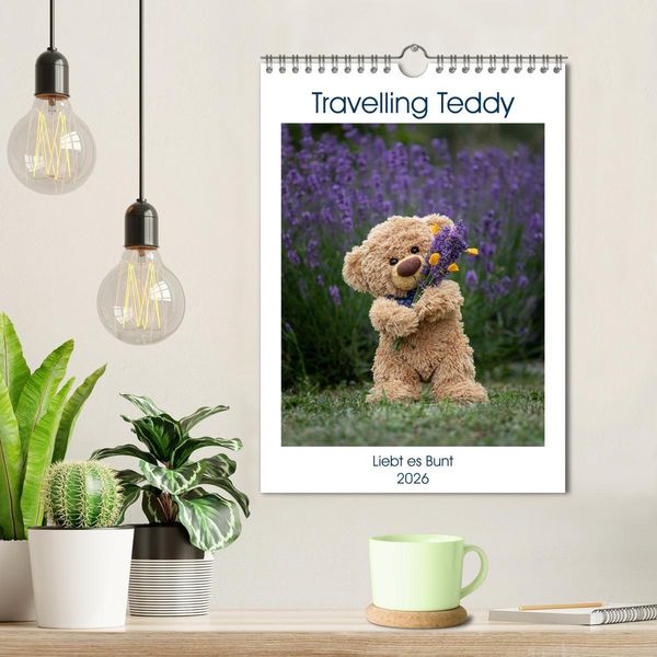 Produktbild: Travelling Teddy liebt es Bunt (Wandkalender 2026 DIN A4 hoch), CALVENDO Monatskalender