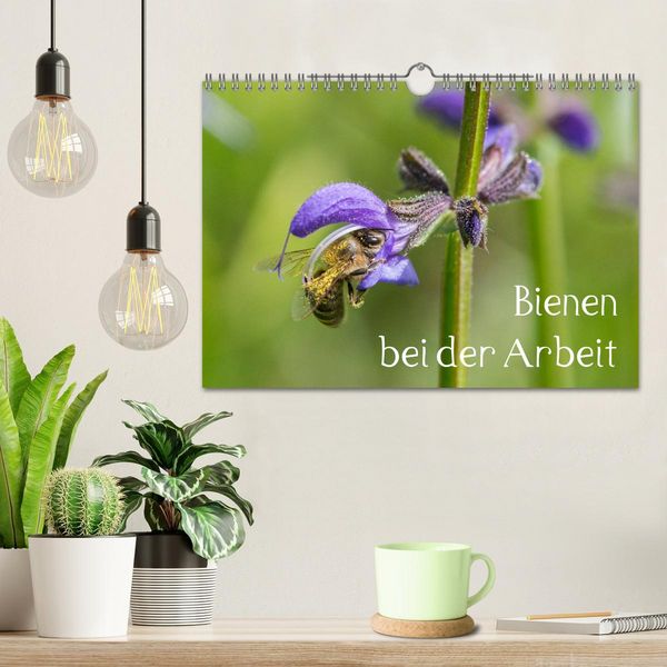 Produktbild: Bienen bei der Arbeit (Wandkalender 2026 DIN A4 quer), CALVENDO Monatskalender