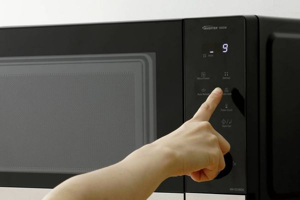 Produktbild: Panasonic NN-GD38QSEPG Mikrowelle Schwarz Edelstahl 1000 W (NN-GD38QSEPG)