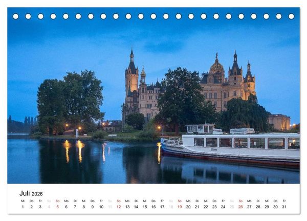 Produktbild: Schweriner M&auml;rchenschloss (Tischkalender 2026 DIN A5 quer), CALVENDO Monatskalender