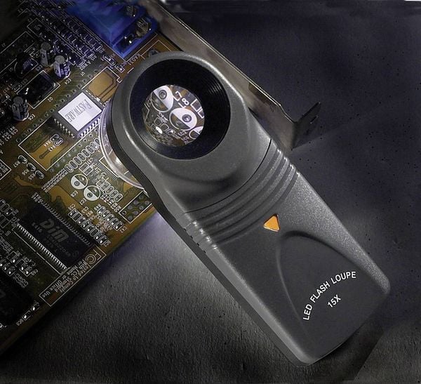Produktbild: TOOLCRAFT 1303080 Handlupe mit LED-Beleuchtung Vergr&ouml;&szlig;erungsfaktor: 15 x Linsengr&ouml;&szlig;e: (&Oslash;) 20 mm