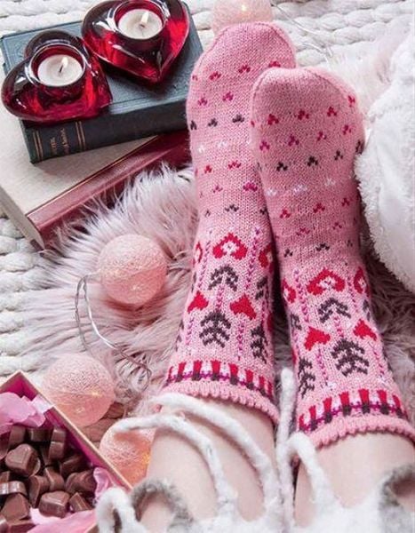 Produktbild: Kuschelige Socken und warme F&auml;ustlinge
