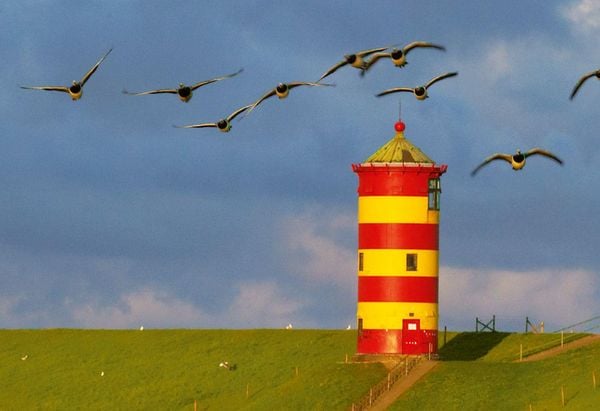 Produktbild: Leuchtt&uuml;rme 2027. 3-Monats-Tischkalender