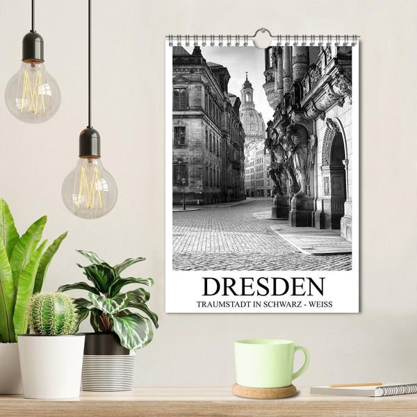 Produktbild: Dresden Traumstadt in Schwarz-Wei&szlig; (Wandkalender 2026 DIN A4 hoch), CALVENDO Monatskalender