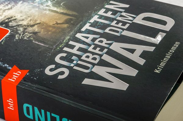 Produktbild: Schatten &uuml;ber dem Wald