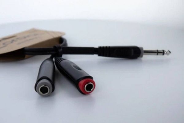 Produktbild: Cordial 14890 Klinke Audio Y-Adapter [1x Klinkenstecker 6.3 mm (stereo) - 2x Klinkenbuchse 6.3 mm (mono)] 0.30 m Schwarz PVC-Mantel, Zwillingsleitung