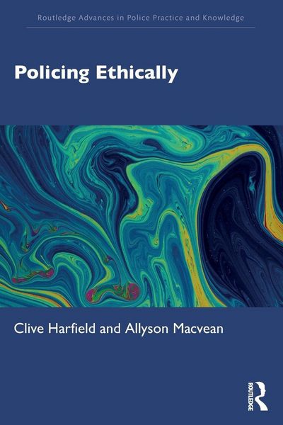 Produktbild: Policing Ethically