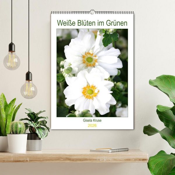 Produktbild: Wei&szlig;e Bl&uuml;ten im Gr&uuml;nen (Wandkalender 2026 DIN A2 hoch), CALVENDO Monatskalender