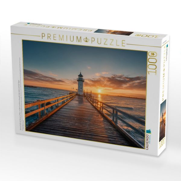 Produktbild: CALVENDO Puzzle Abends flie&szlig;t die Sonne ins Meer und der Leuchtturm bewahrt das letzte Licht des Tages | 1000 Teile Lege-Gr&ouml;&szlig;e 64x48cm Foto-Puzzle f&uuml;r
