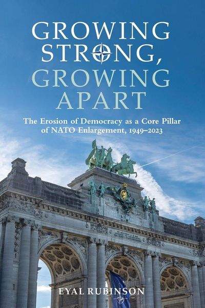 Produktbild: Growing Strong, Growing Apart