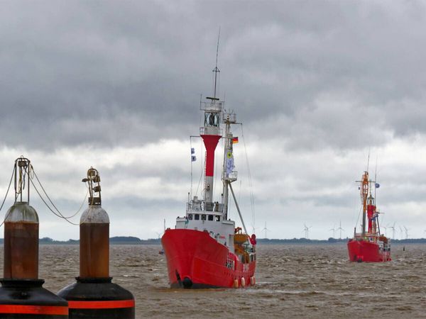 Produktbild: CALVENDO Puzzle Feuerschiff Borkum Riff und Elbe 1 auf dem Dollart | 1000 Teile Lege-Gr&ouml;&szlig;e 64x48cm Foto-Puzzle f&uuml;r gl&uuml;ckliche Stunden