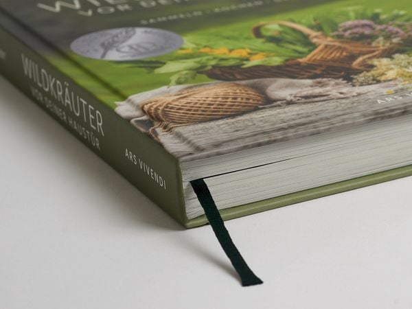 Produktbild: Wildkräuter vor deiner Haustür - Silbermedaille GAD 2022 - Deutscher Kochbuchpreis (bronze)