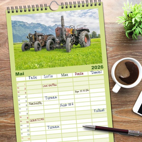 Produktbild: Familienplaner 2026 - Traktoren &ndash; Nostalgie auf dem Bauernhof mit 5 Spalten (Wandkalender, 21 x 45 cm) CALVENDO