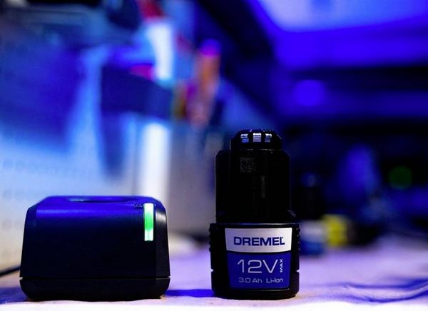 Produktbild: Dremel 261512V3JA B12V30 Werkzeug-Akku 12V 3Ah Li-Ion
