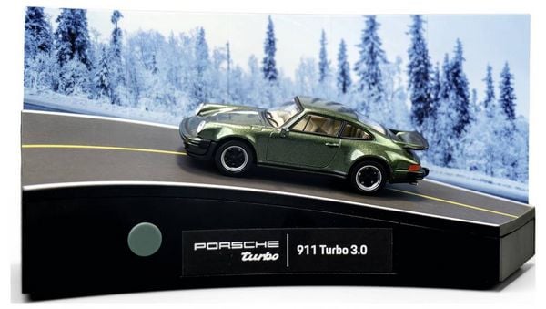 Produktbild: FRANZIS 67233 - Porsche 911 Turbo Adventskalender Oakgr&uuml;nmetallic