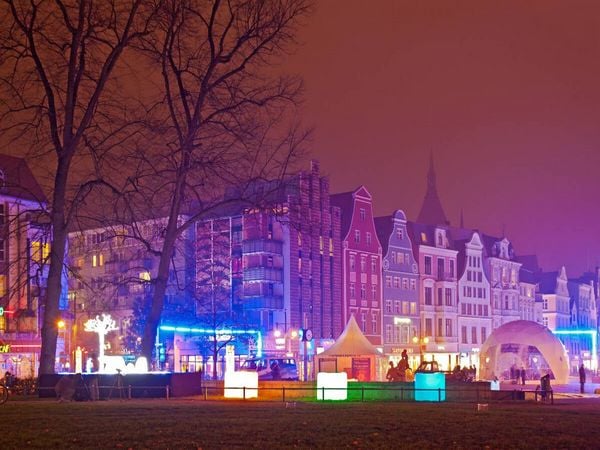 Produktbild: CALVENDO Puzzle Rostock am Abend | 1000 Teile Lege-Gr&ouml;&szlig;e 64x48cm Foto-Puzzle f&uuml;r gl&uuml;ckliche Stunden