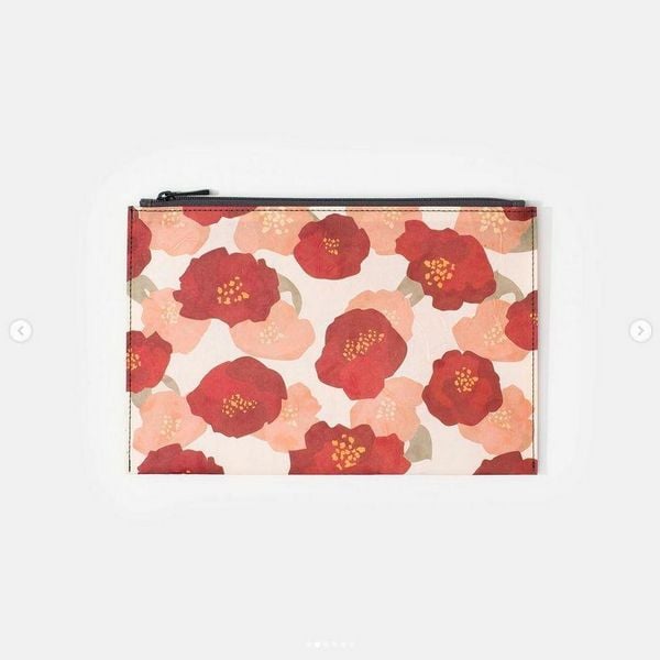 Produktbild: Hanji-Papiertasche &ndash; Federm&auml;ppchen/Kosmetiktasche Rot-Kamelie