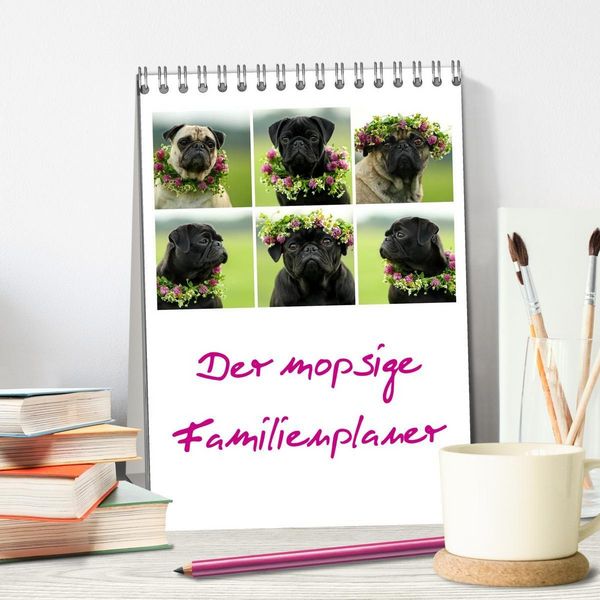 Produktbild: Der mopsige Familienplaner (Tischkalender 2027 DIN A5 hoch), CALVENDO Monatskalender