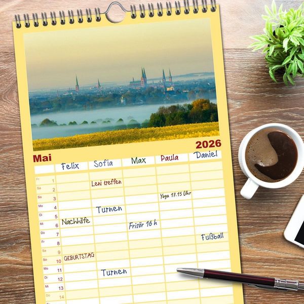 Produktbild: Familienplaner 2026 - L&uuml;beck &ndash; Im Licht der Zeit mit 5 Spalten (Wandkalender, 21 x 45 cm) CALVENDO