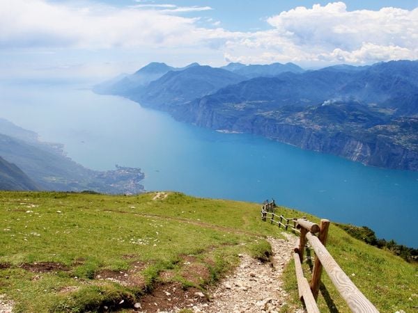 Produktbild: CALVENDO Puzzle Blick vom Monte Baldo auf den Gardasee | 1000 Teile Lege-Gr&ouml;&szlig;e 64x48cm Foto-Puzzle f&uuml;r gl&uuml;ckliche Stunden