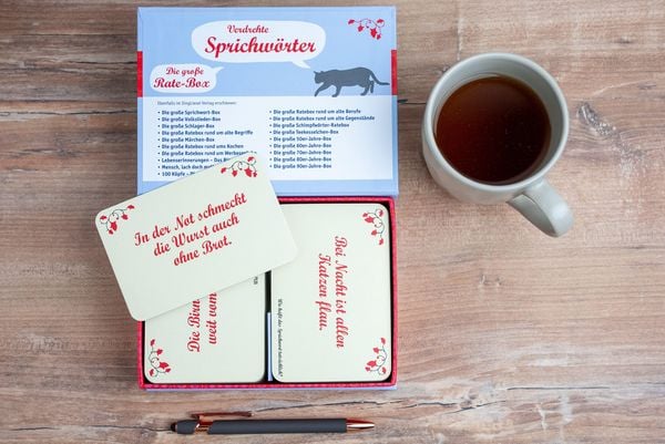 Produktbild: Verdrehte Sprichw&ouml;rter. Das lustige Quiz-Spiel f&uuml;r Senioren. Spiele-Box mit 100 Karten