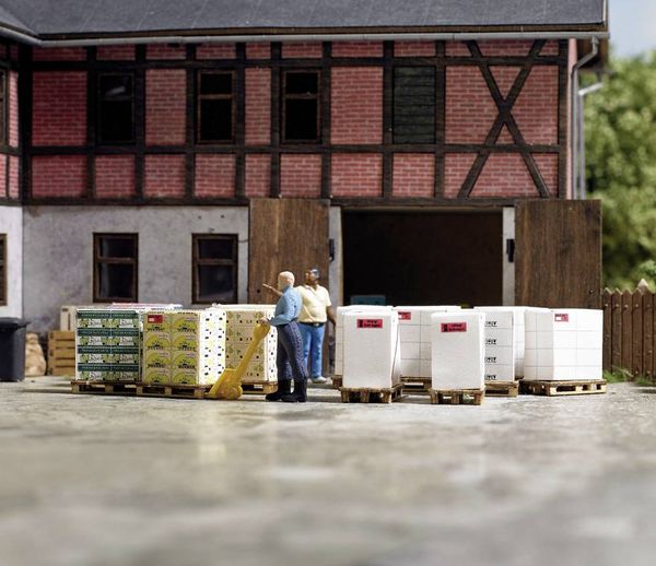 Produktbild: Busch 1812 H0 12 Paletten mit Kartons Bausatz
