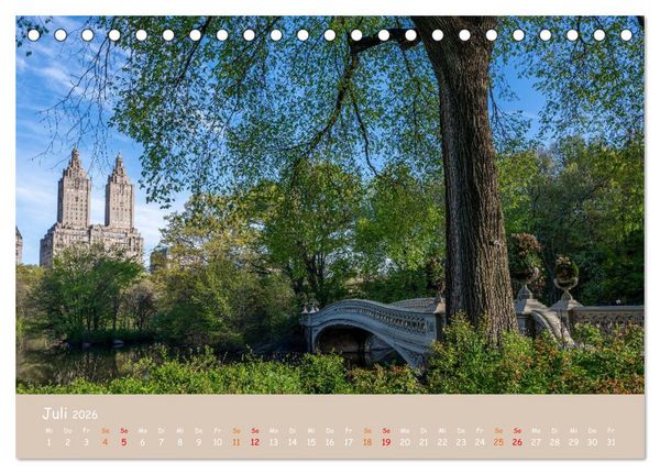 Produktbild: City Lights &ndash; New York im Fokus (Tischkalender 2026 DIN A5 quer), CALVENDO Monatskalender