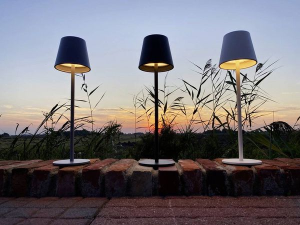 Produktbild: M-e modern-electronics LUNA-80 S 41436 Akku-Tischlampe LED LED fest eingebaut 3W Schwarz