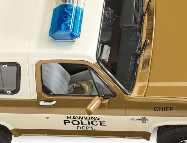 Produktbild: Revell 07724 Stranger Things Jim Hopper&acute;s Chevy&reg; Blazer K5&trade; Automodell Bausatz 1:25