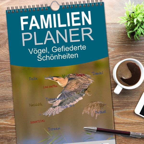 Produktbild: Familienplaner 2026 - V&ouml;gel, Gefiederte Sch&ouml;nheiten mit 5 Spalten (Wandkalender, 21 x 45 cm) CALVENDO