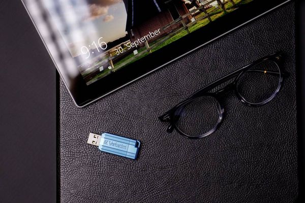 Produktbild: Verbatim USB DRIVE 2.0 PINSTRIPE USB-Stick 64GB Blau 49961 USB-A (USB 2.0)