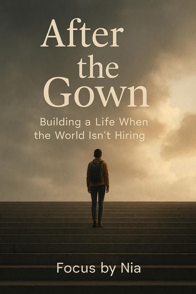 Produktbild: After the Gown: Building a Life When the World isn't Hiring