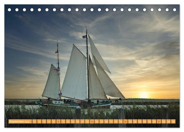 Produktbild: Segeln im Sonnenuntergang (Tischkalender 2026 DIN A5 quer), CALVENDO Monatskalender