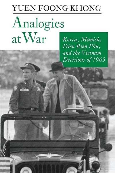 Produktbild: Analogies at War