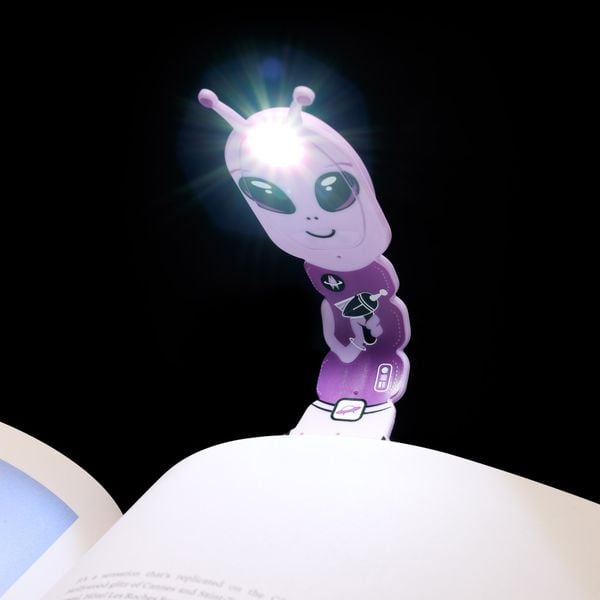 Produktbild: Flexilight Pals Leselicht (Aliens) - lila - 2 in 1 Leselampe & Lesezeichen - LED Leselicht - Geschenk für Leser, Buchliebhaber - Deutsche Ausgabe