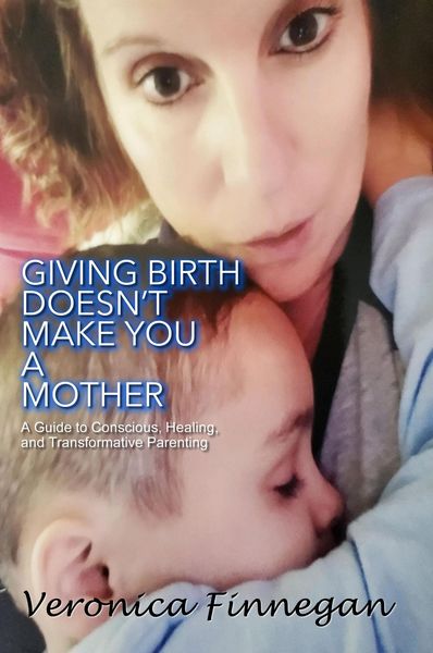 Produktbild: Giving Birth Doesn't Make You a Mother: A Guide To Conscious, Healing, And Transformative Parenting