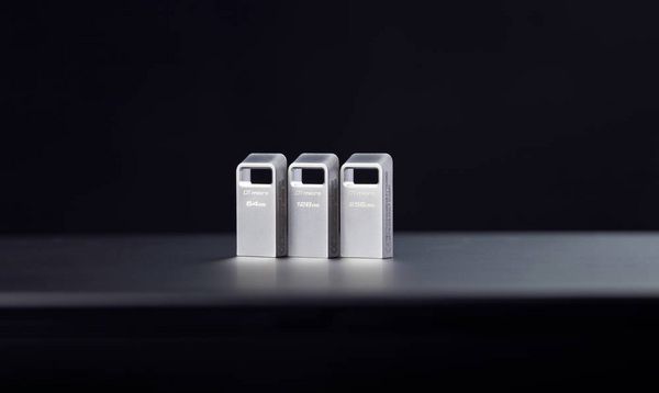 Produktbild: Kingston DataTraveler Micro USB-Stick Retail 256GB Silber DTMC3G2/256GB USB-A (USB 3.2 Gen 1)